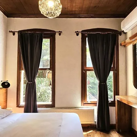 Mahzen Hotel *